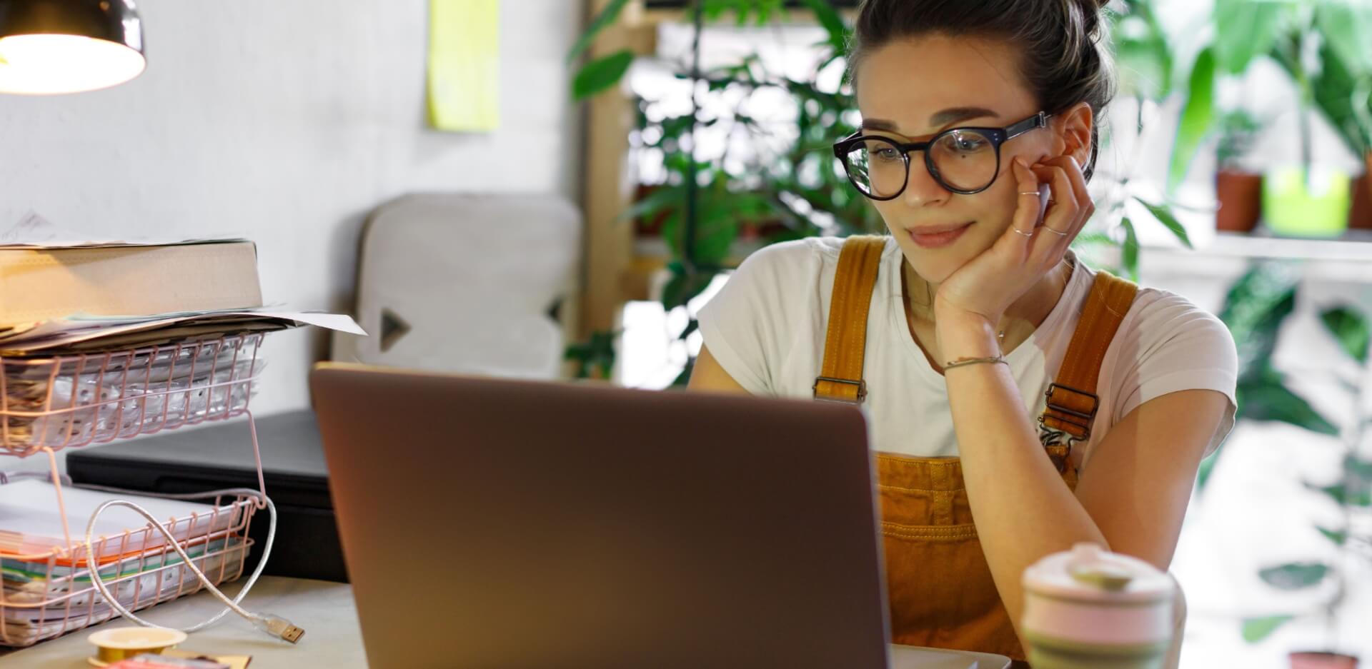 Image showing a woman on her laptop