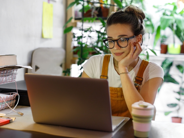 Image showing a woman on her laptop